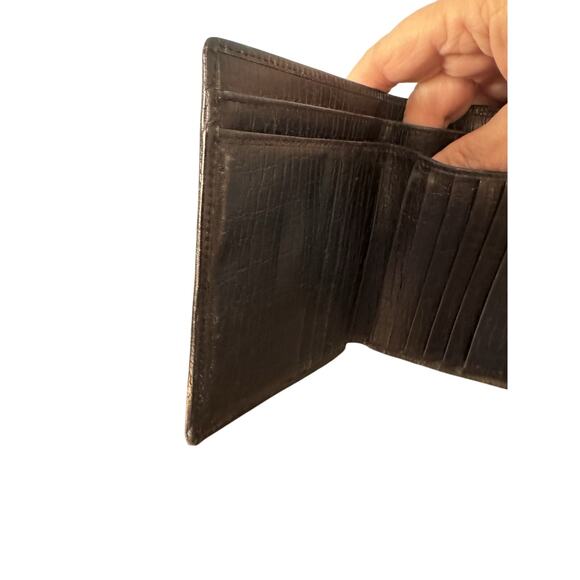 Authentic GUCCI Leather Black Bi-fold C Clasp Wallet W/Box - Picture 7 of 9